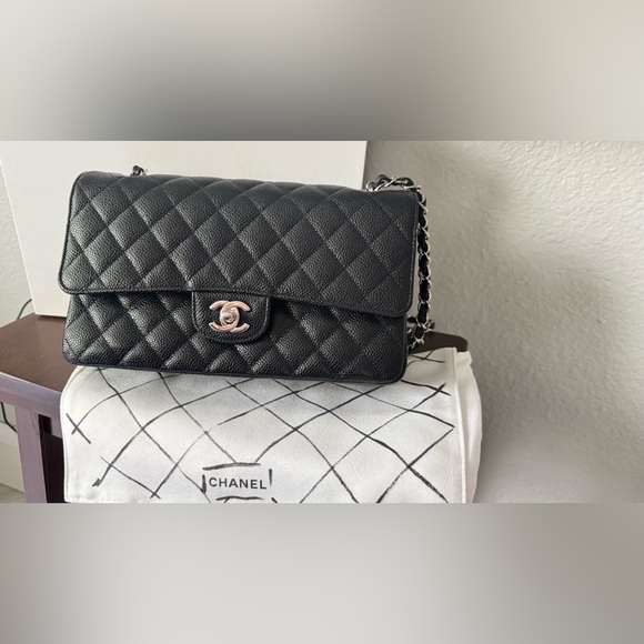 🛑SOLD🛑 CHANEL
Classic Caviar Medium Double Flap Bag 🔥 - Picture 2 of 11